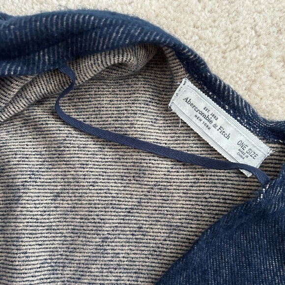 Abercrombie & Fitch Poncho - Picture 4 of 4